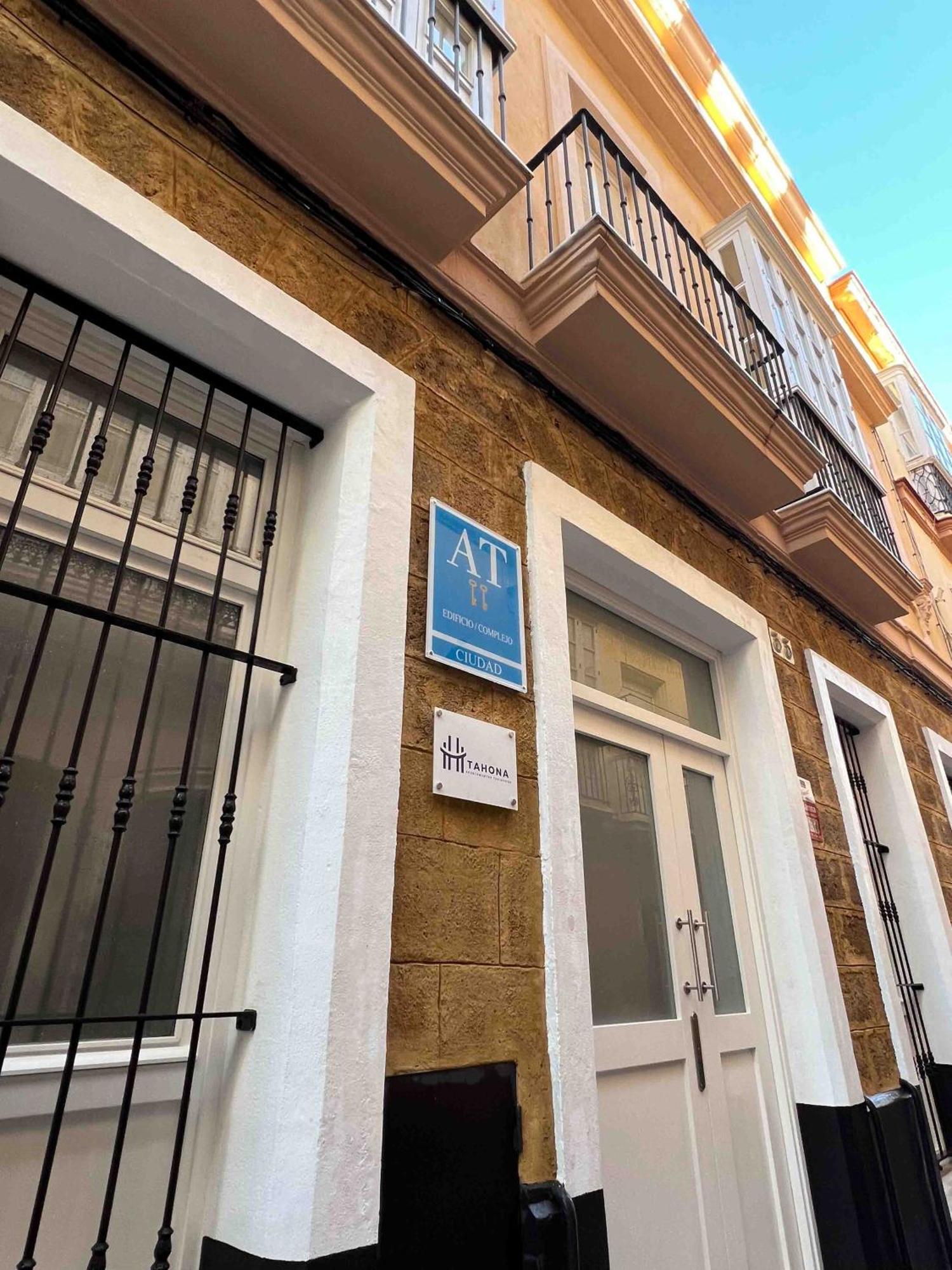 Apartamentos La Tahona Cadiz Exterior photo