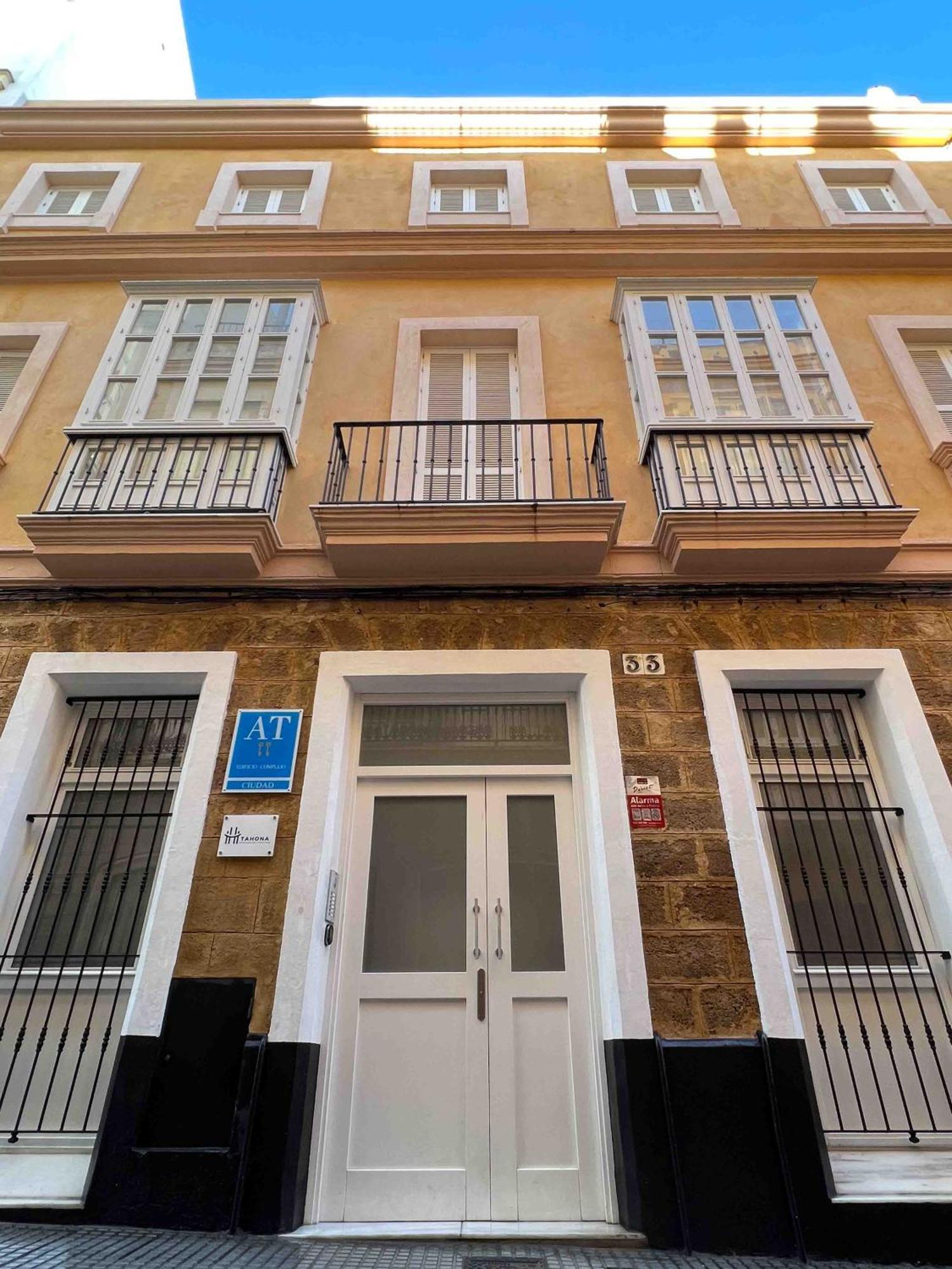 Apartamentos La Tahona Cadiz Exterior photo